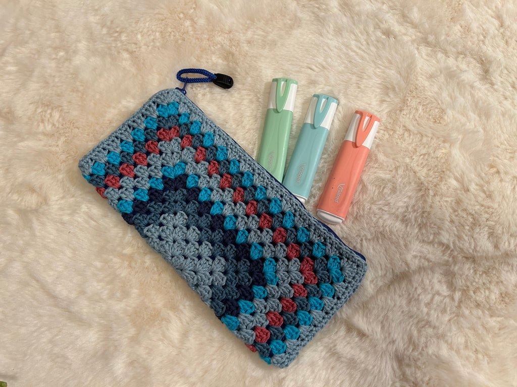 Estuche de Ganchillo Granny Square Azul y Coral