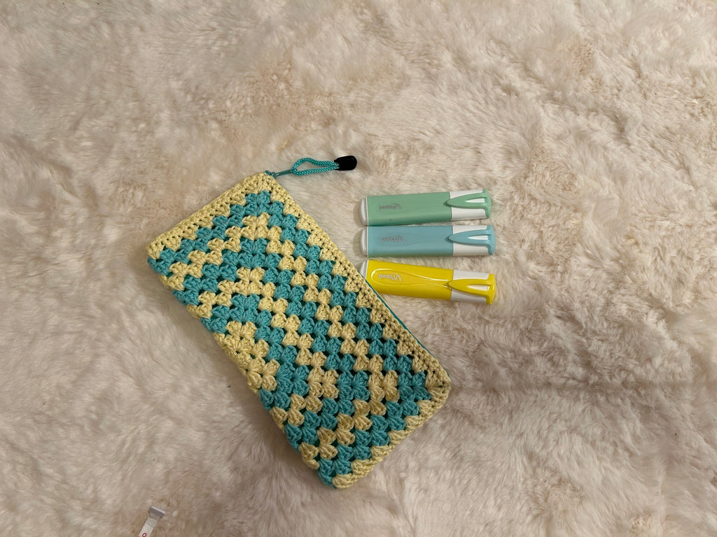 Estuche de Ganchillo Granny Square Turquesa y Vainilla