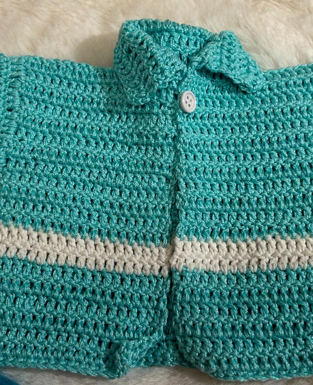 Chaquetita de Ganchillo Verde Turquesa con Franja Blanca para Bebé