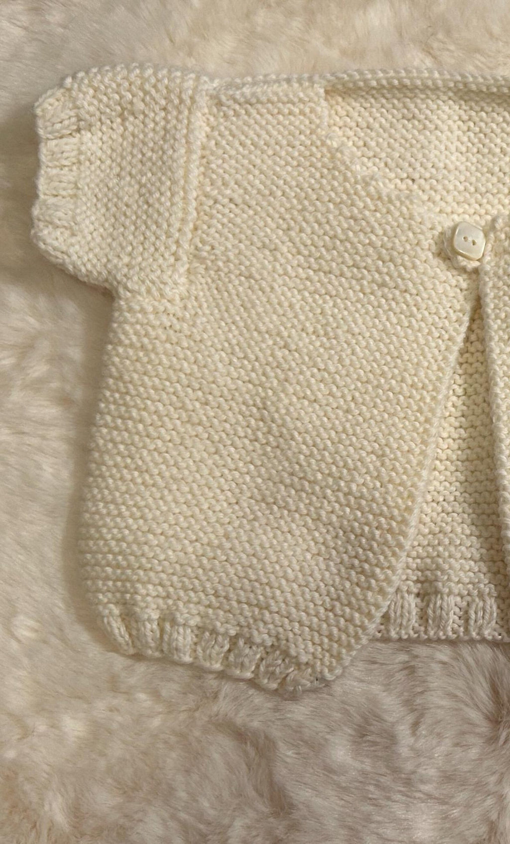 Chaquetita de Punto Blanco Crema con Manga Corta para Bebé