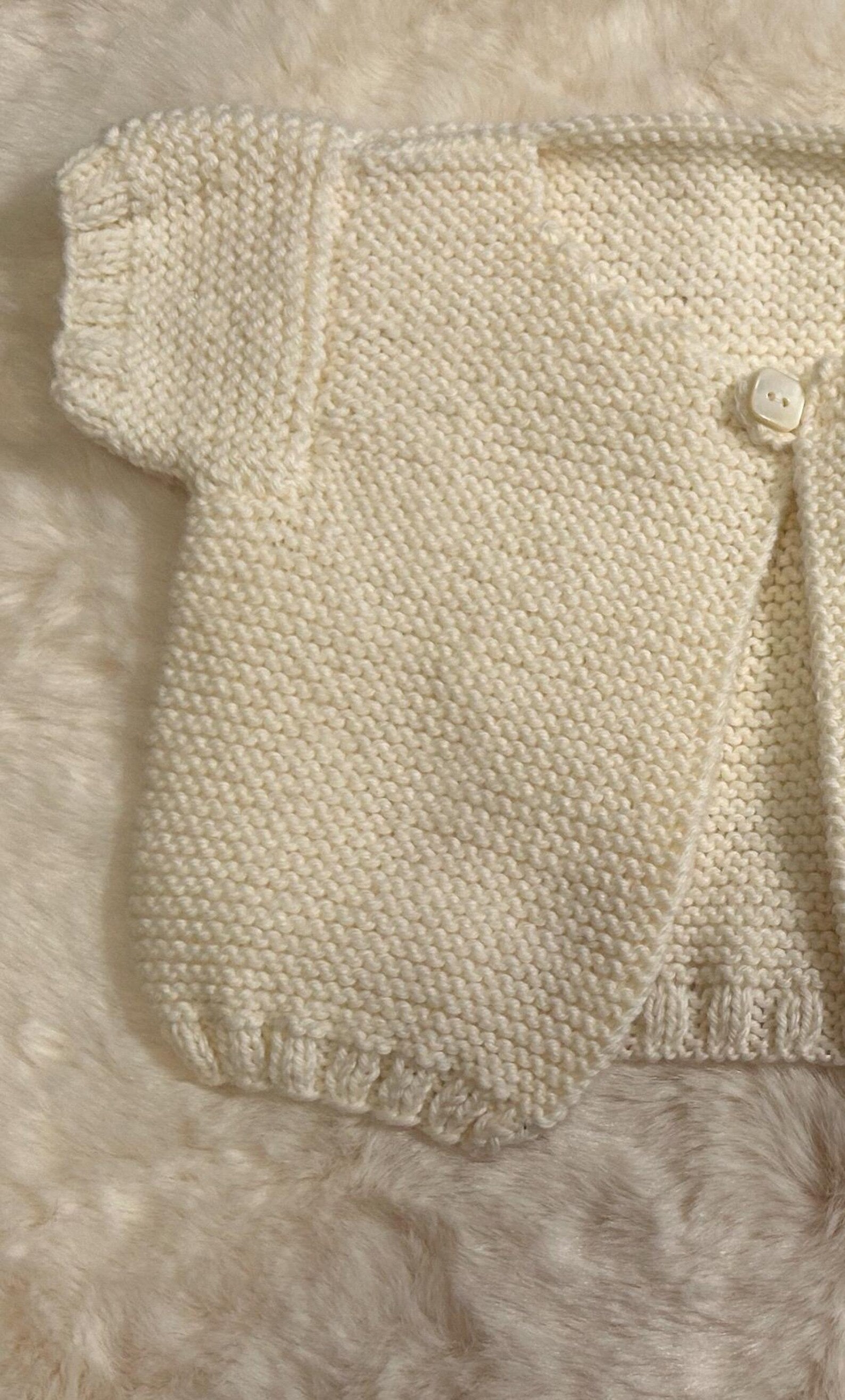 Chaquetita de Punto Blanco Crema con Manga Corta para Bebé