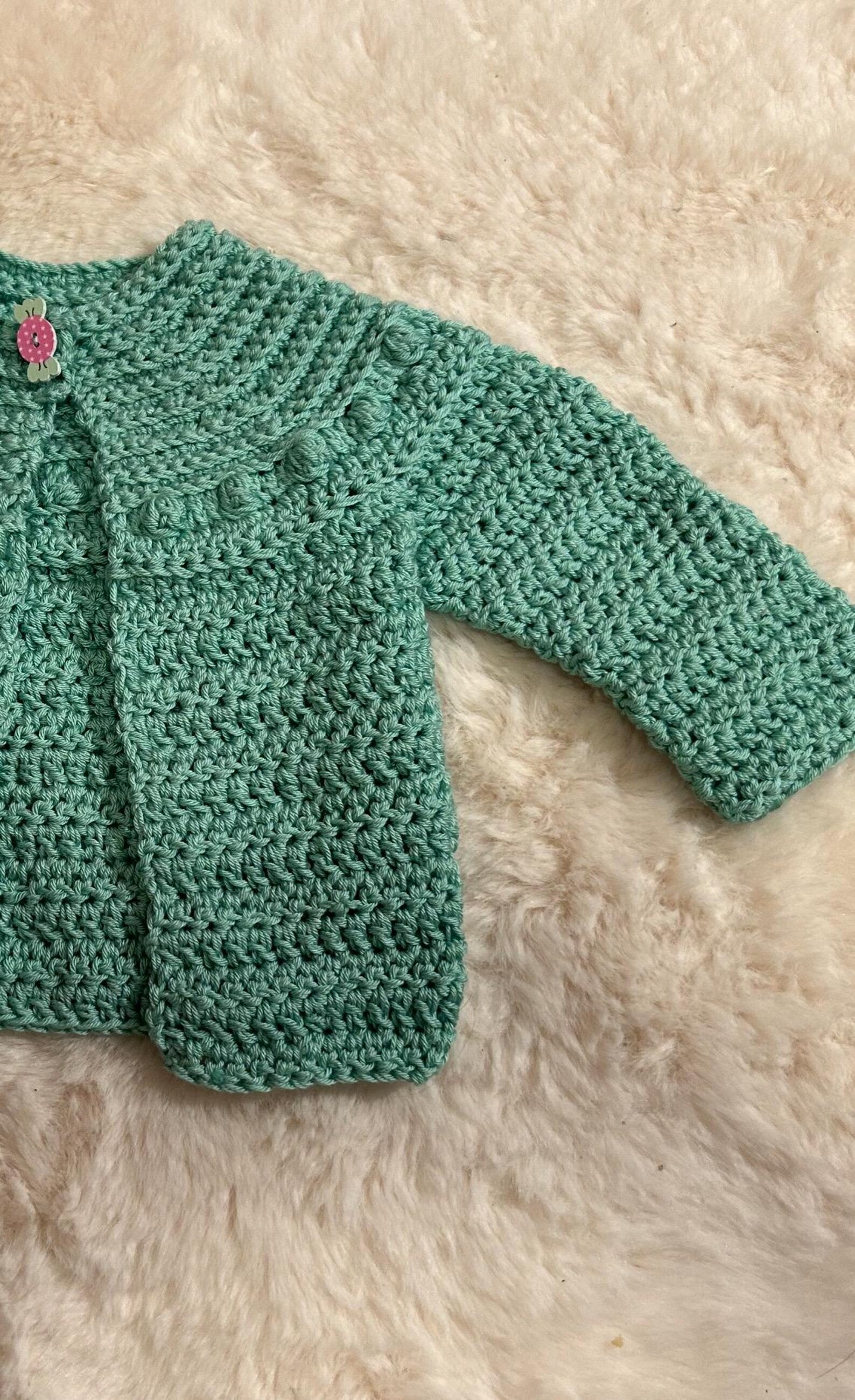 Chaquetita de Ganchillo Verde Agua con Cuello Redondo