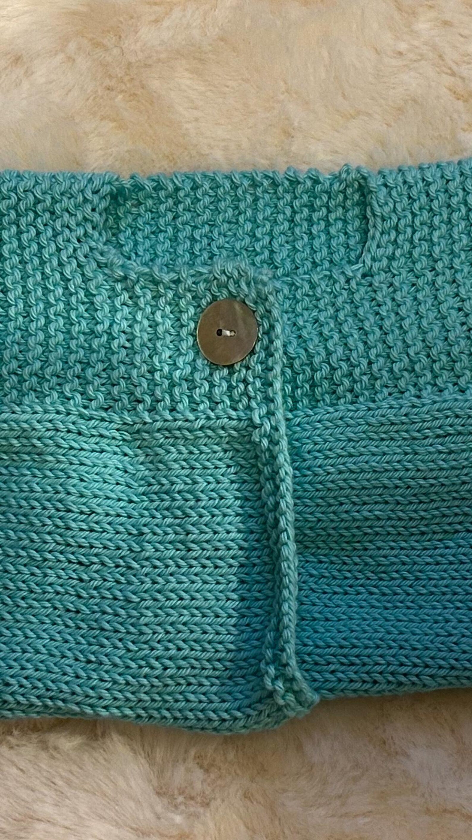 Chaquetita de Punto Verde Agua Bicolor con Solapas Cruzadas para Bebé