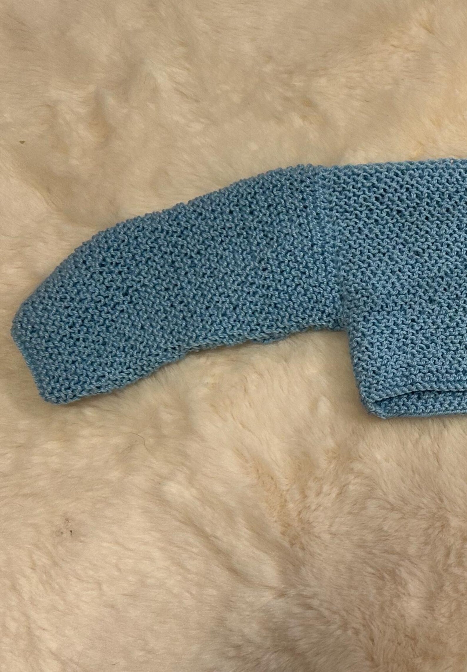 Chaquetita de Punto Azul con Doble Botonadura para Bebé