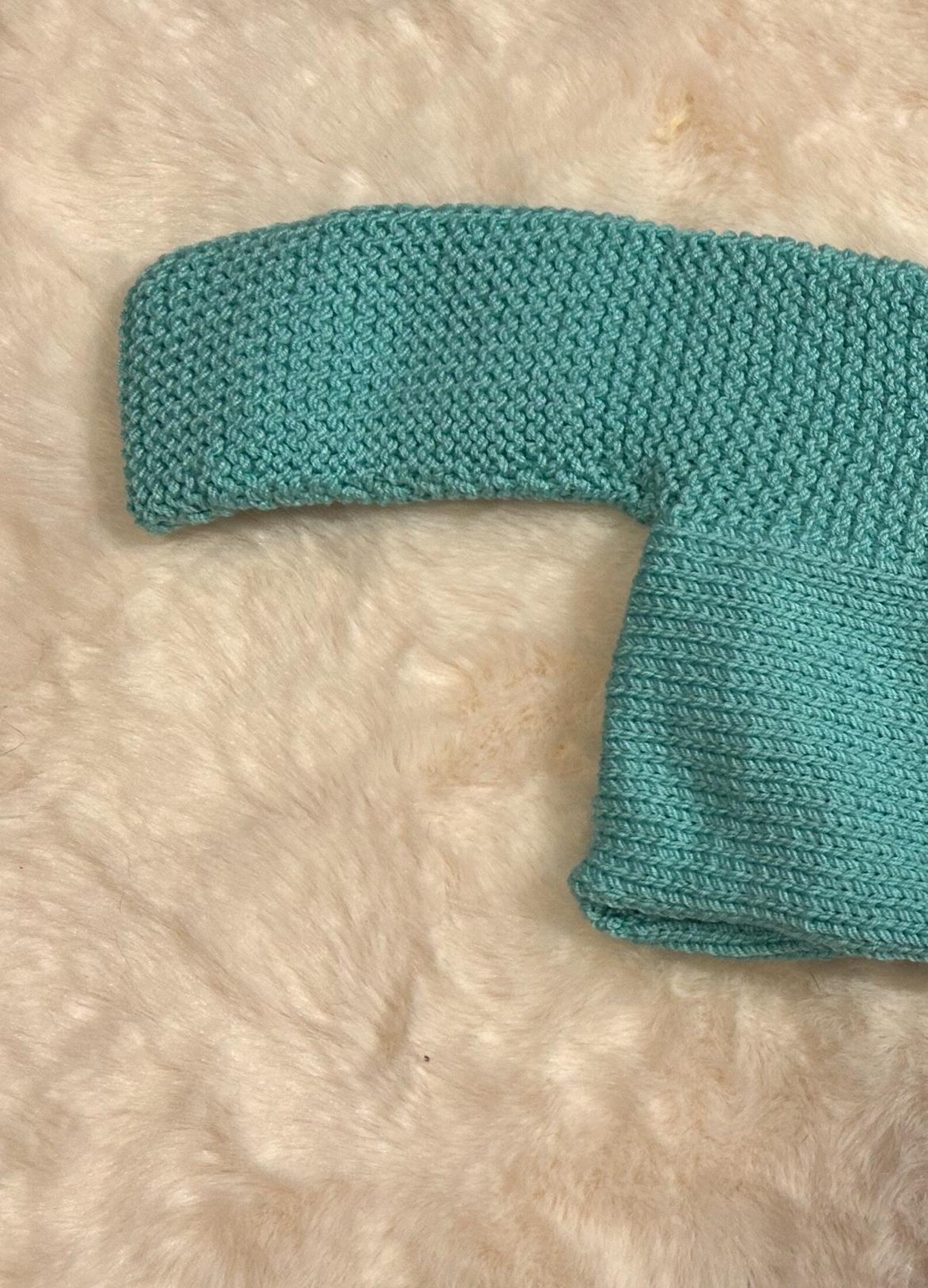 Chaquetita de Punto Verde Menta con Solapas Cruzadas para Bebé