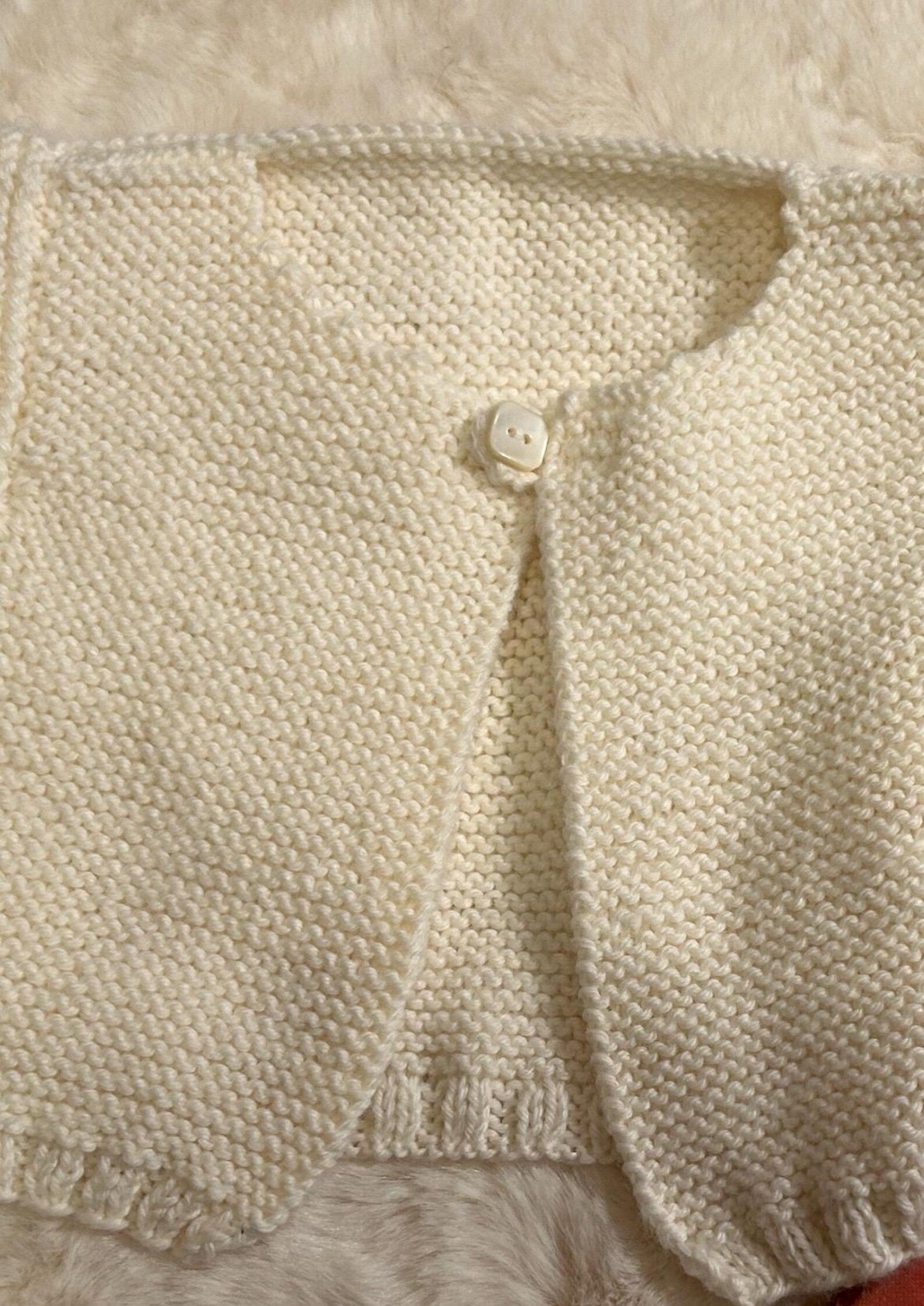 Chaquetita de Punto Blanco Crema con Manga Corta para Bebé