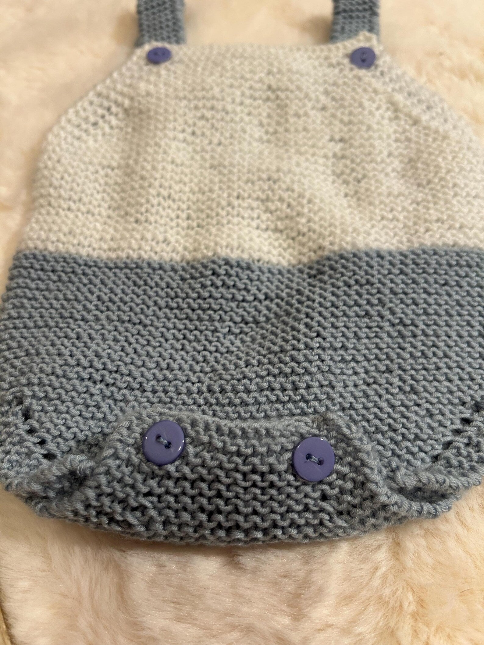 Ranita de Punto Bicolor Gris y Azul Acero para Bebé