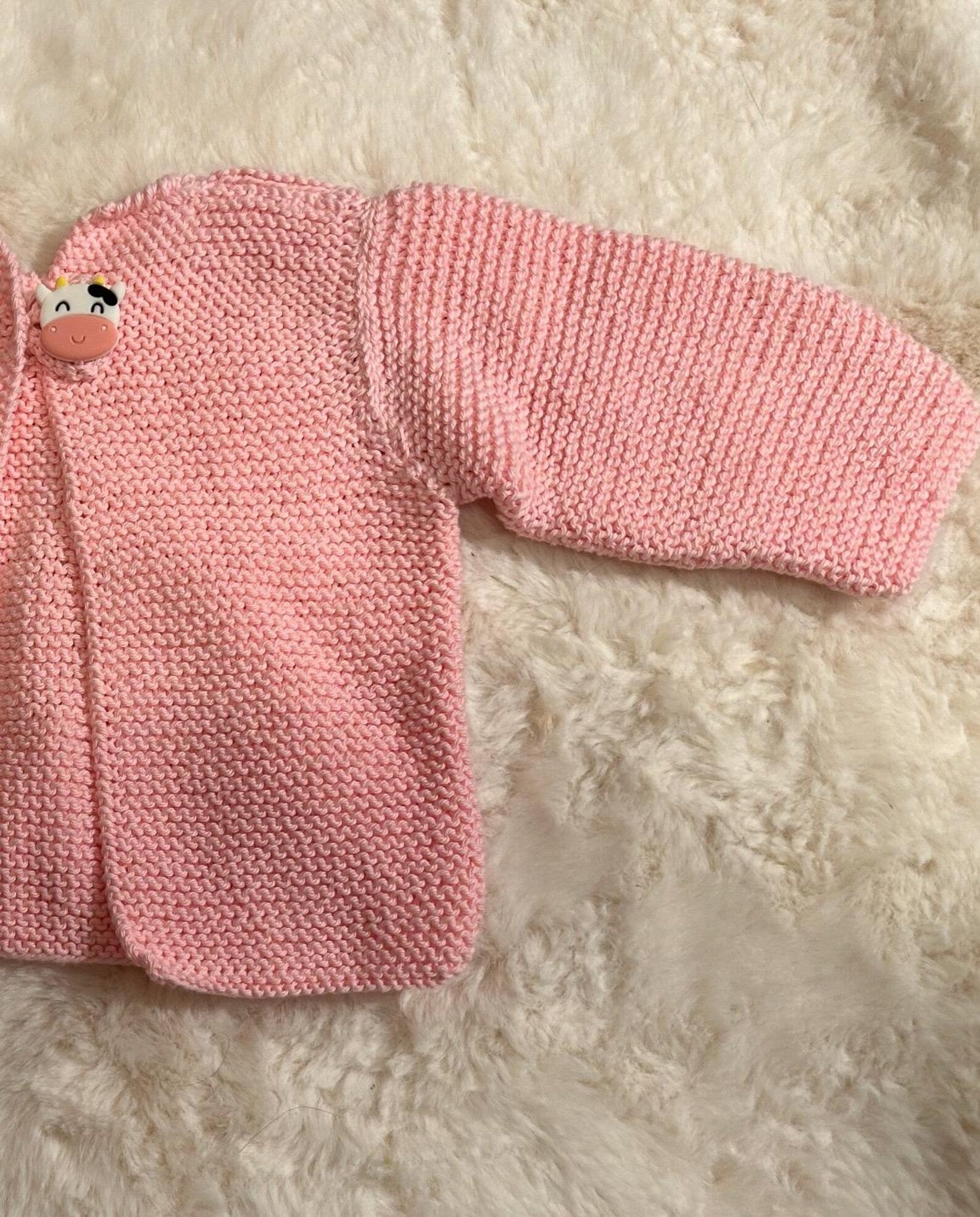 Chaquetita de Punto Rosa Bebé con Botón Vaquita