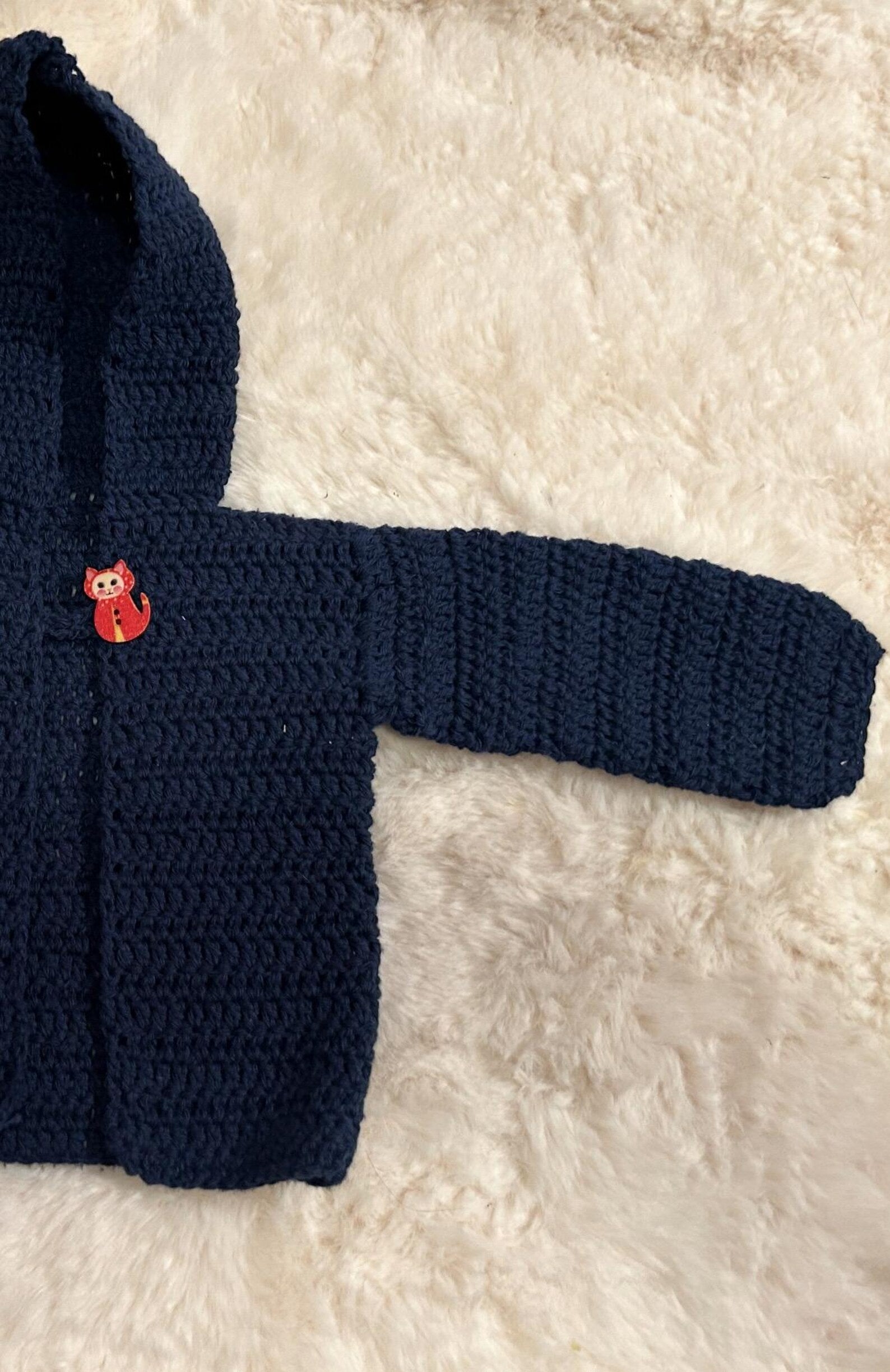 Chaqueta con Capucha de Ganchillo Azul Marino con Botón Gatito