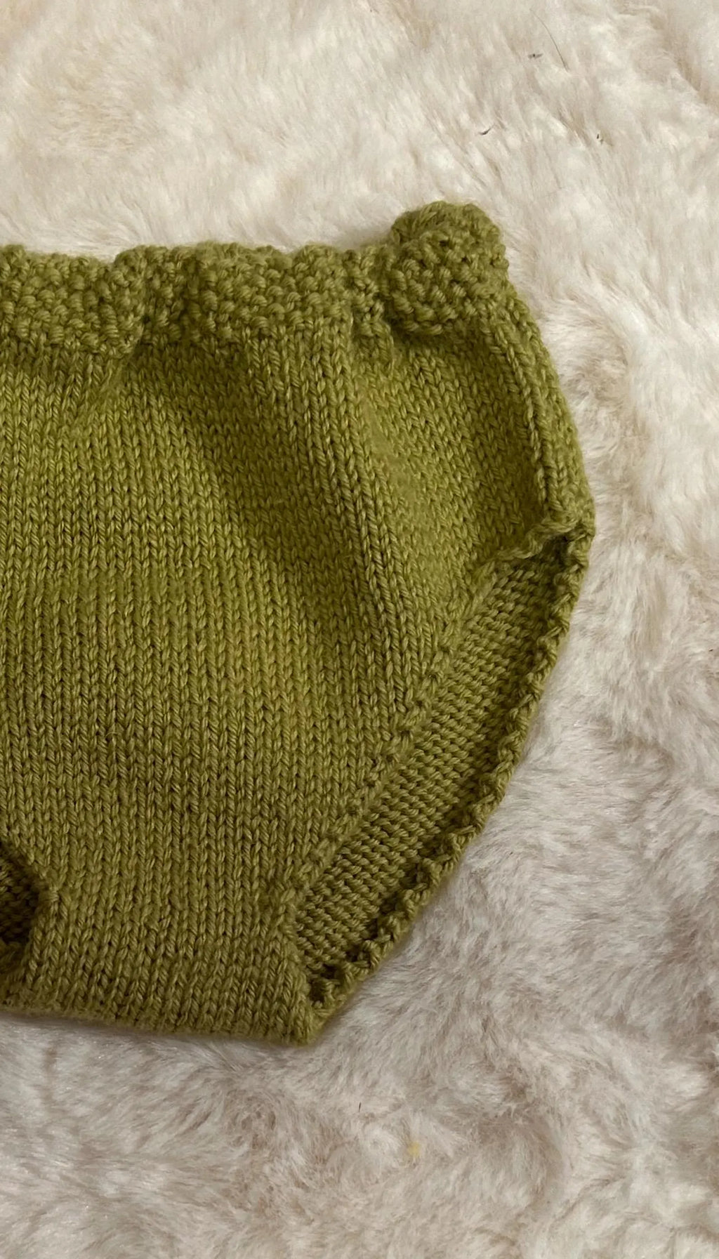 Cubrepañal Verde Musgo Tejido a Mano