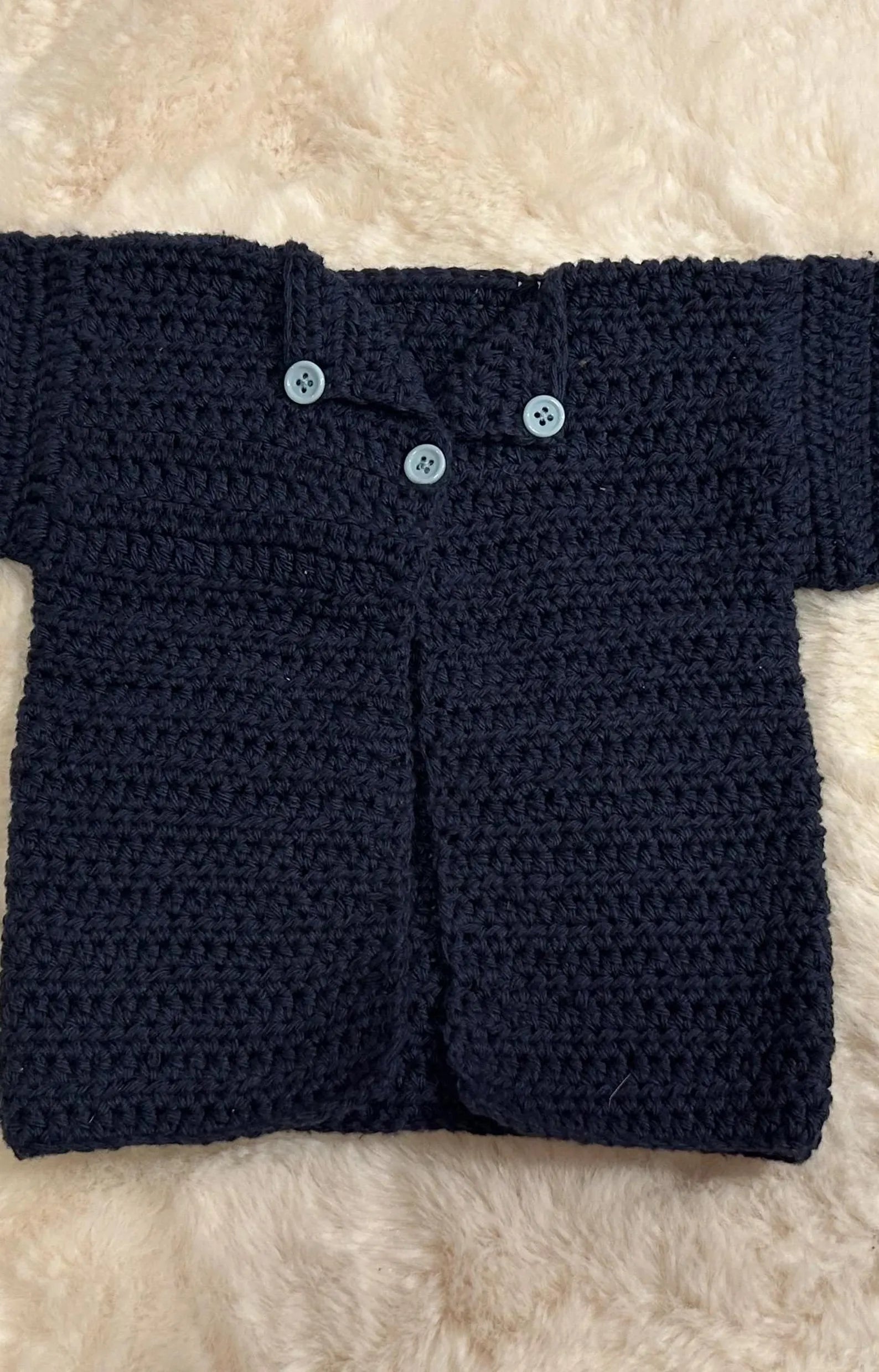 Chaquetita de Ganchillo Azul Marino con Botones y cuello